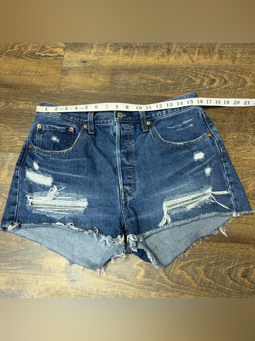 Levi's 501 Denim Jean Shorts Womens 31 Distressed Cut-off High Rise Button Fly - Picture 2 of 8
